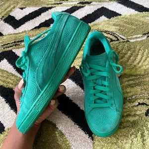 SOLD❗️WOMEN’S SUEDE PUMA SNEAKERS❗️